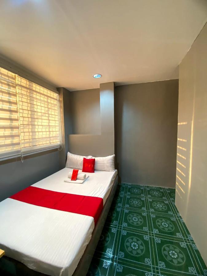 Oyo 104 Manila Venetian Hotel Esterno foto