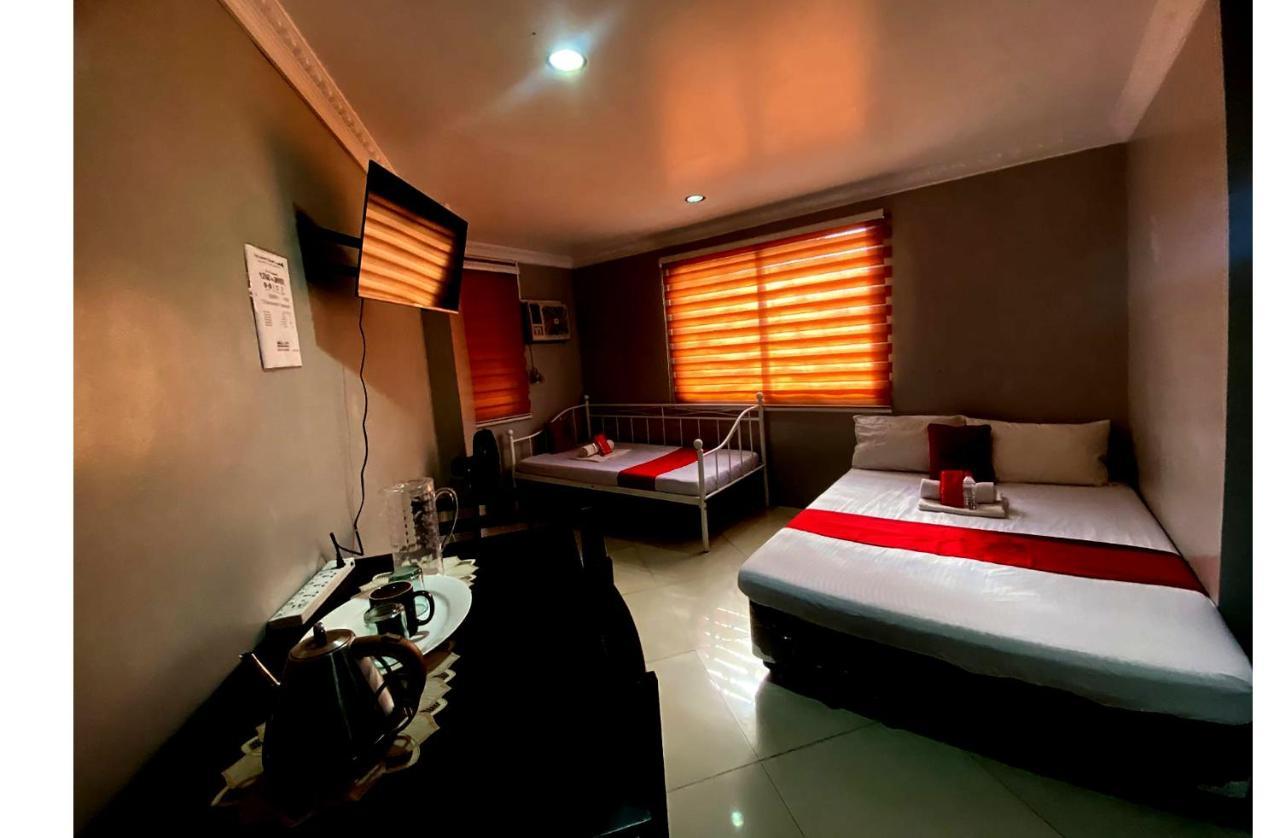 Oyo 104 Manila Venetian Hotel Esterno foto