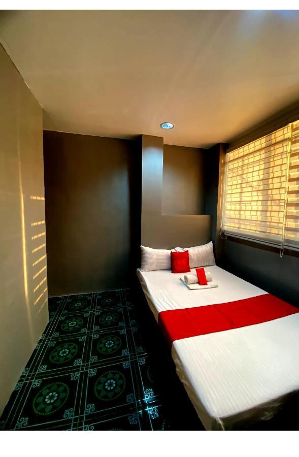 Oyo 104 Manila Venetian Hotel Esterno foto